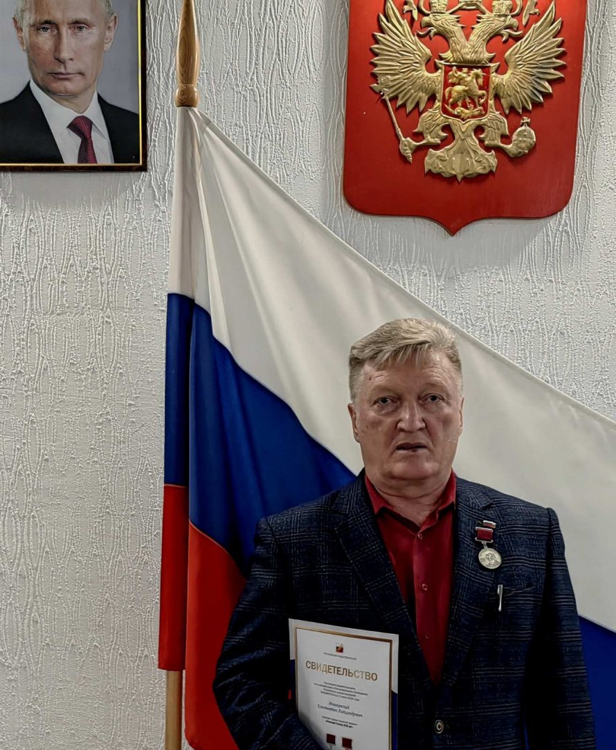Байкал, горы и бездорожье тайги - вечная пища для творчества 