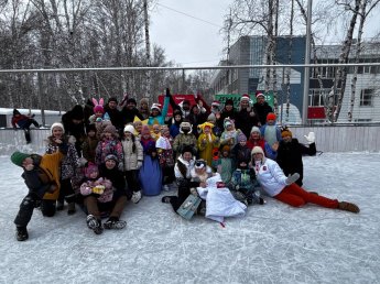 Новогодний семейный праздник на льду